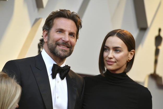 Bradley Cooper e Irina Shayk en los premios Oscar.