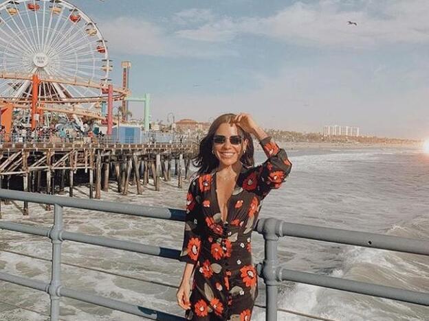 Paula Ordovás tiene el vestido con estampado floral más ideal de la temporada. PIncha en la imagen para descubrir otros 12 vestidos low cost ideales para este verano./Instagram.