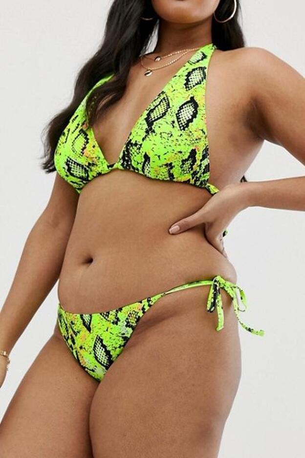 Conjunto bikini con estampado de serpiente neón Mix and Match de ASOS DESIGN Curve. Top (15,99 euros). Braguita (12,99 euros). También disponible en color rosa.