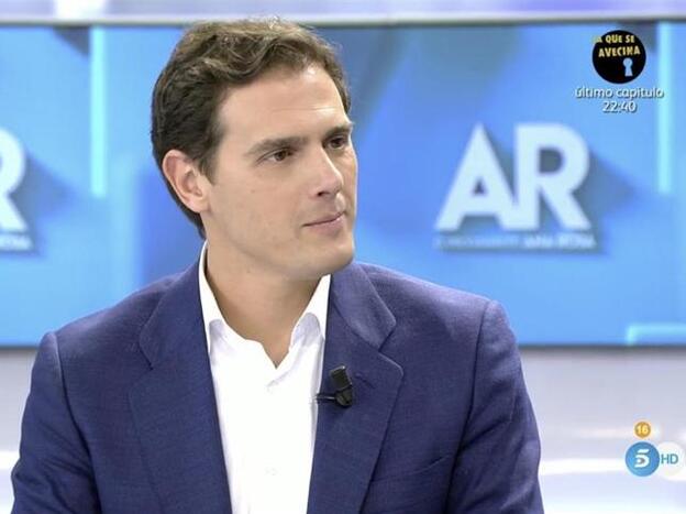 Pirmera aparición de Albert Rivera tras salir las fotos junto a Malú. Pincha sobre la foto para ver todas las parejas que han comenzado a salir este 2019./telecinco.