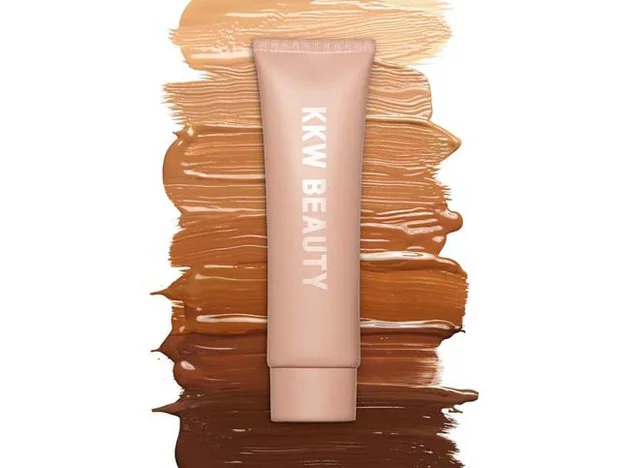 Este es el nuevo maquillaje para cuerpo de la marca de Kim Kardashian, que se presenta en siete tonos distintos. Skin Perfecting Body Make Up Foundation de KKW Beauty (45 $).