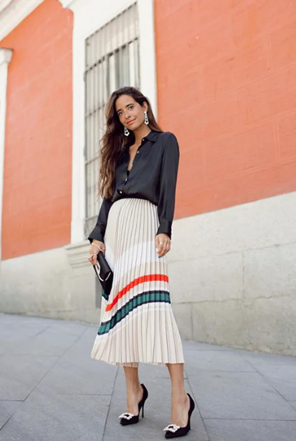 Fotos: Faldas plisadas low cost para este súper look de Fernández-Rubíes | Mujer Hoy