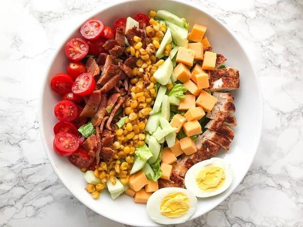 Qué es la ensalada Cobb y por qué ahora está de moda