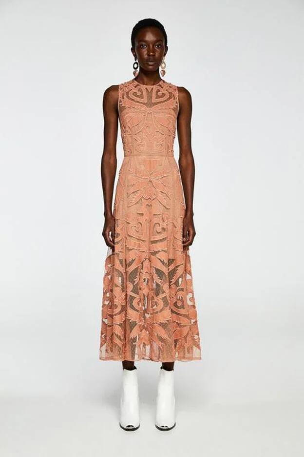 El vestido de Sfera que lleva Nagore pertenece a la nueva colección y no está rebajado. Cuesta 59,99 euros.