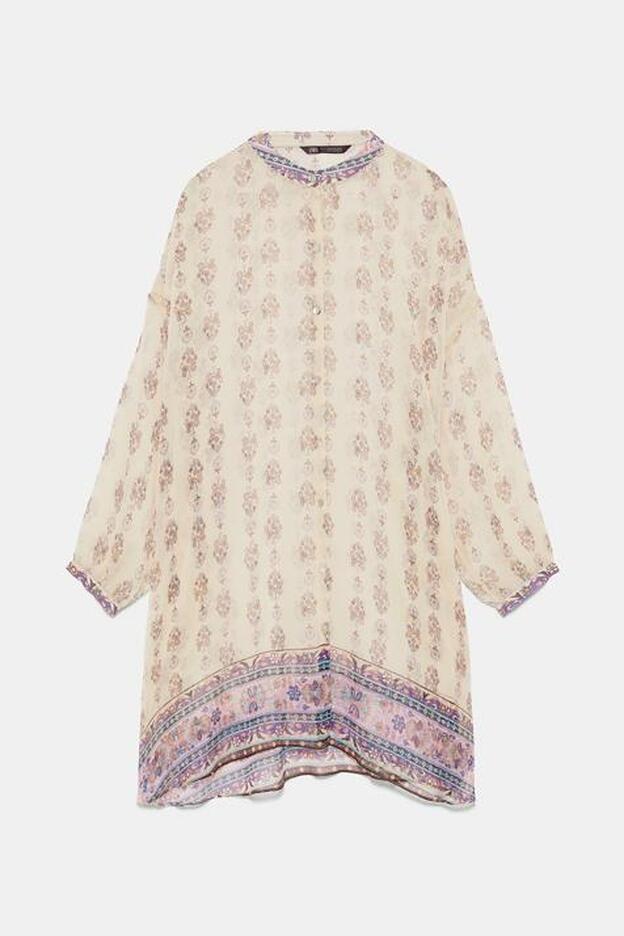 Camisa oversize. (22,95 euros).