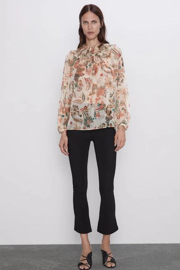 Con blusas florales de la nueva de Zara vas a tipazo hasta el otoño | Mujer Hoy