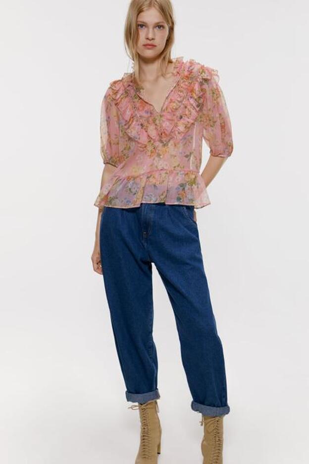 Con estas blusas florales de la nueva de Zara vas a lucir tipazo hasta el | Hoy