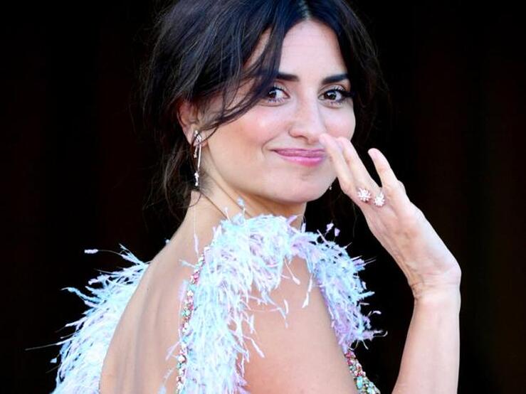 Penélope Cruz lleva su mejor look de alfombra roja en años en el estreno de Dolor y Gloria en Londres