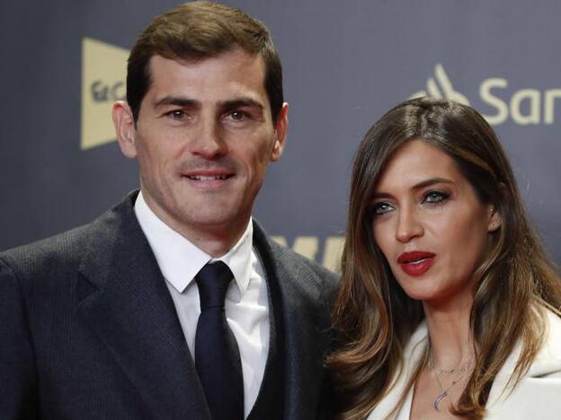 Iker Casillas y Sara Carbonero han visto como las inmediaciones del pueblo de él se quemaba mientras ellos están de vacaciones allí./gtres.