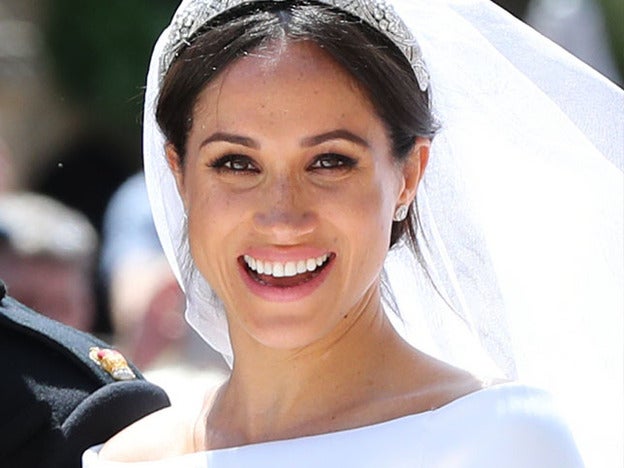 Un aspecto natural y una piel luminosa fueron las señas de identidad del maquilllaje nupcial de Meghan Markle.