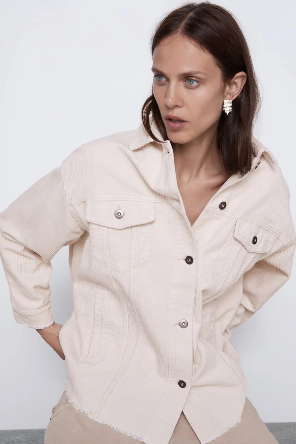 Pensar intervalo Envío Fotos: 10 sobrecamisas de la nueva colección de Zara con mucho estilo para  sobrevivir a la bajada de temperaturas | Mujer Hoy