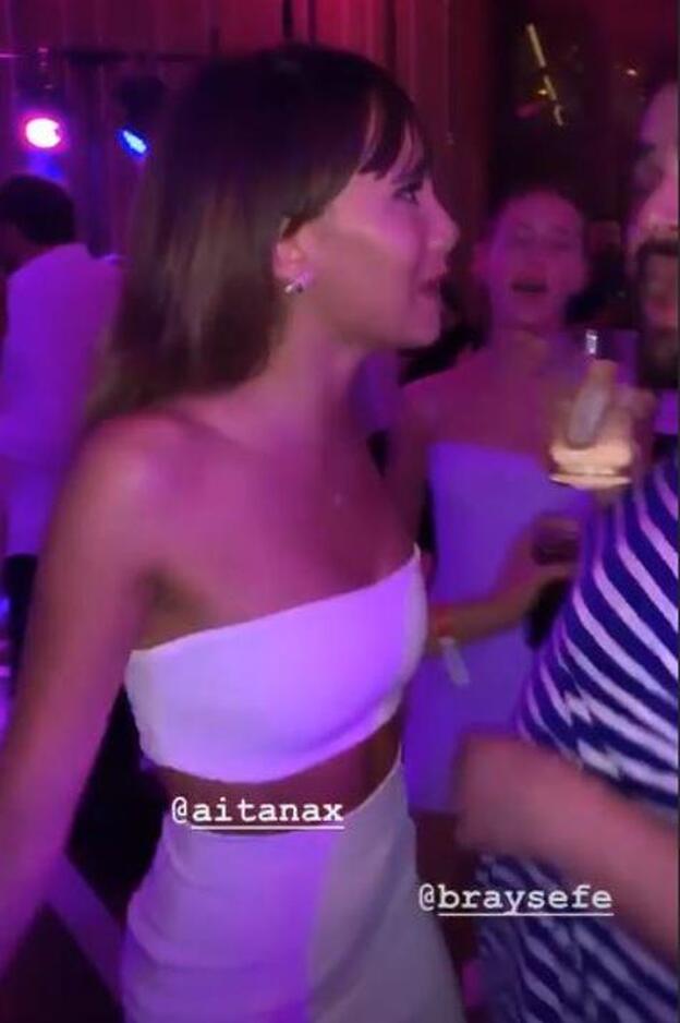 Aitana estaba radiante con este conjunto de dos piezas personalizado de la firma Sophie et Voilà.