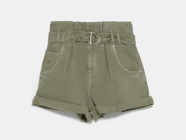 Estas son las bermudas que ha llevado Carla Hinojosa y cuestan 29,95 euros.