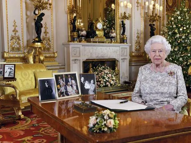 La reina Isabel II en su palacio./agencias