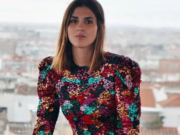 Lentejuelas y bordados: así es el vestido viral de Mujer Hoy