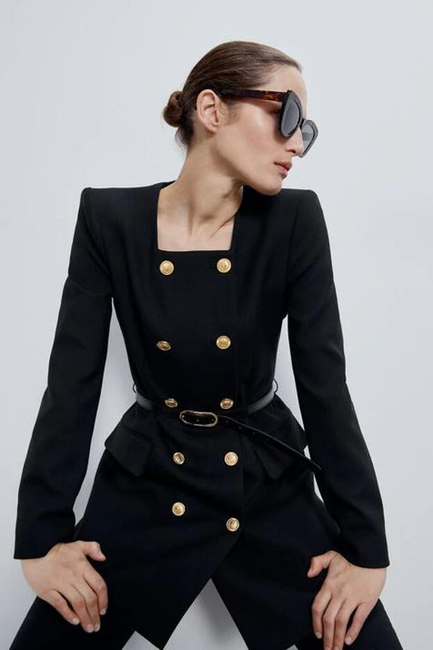 Pincha en la imagen para descubrir las blazers de nueva colección ideales para arrasar./Zara