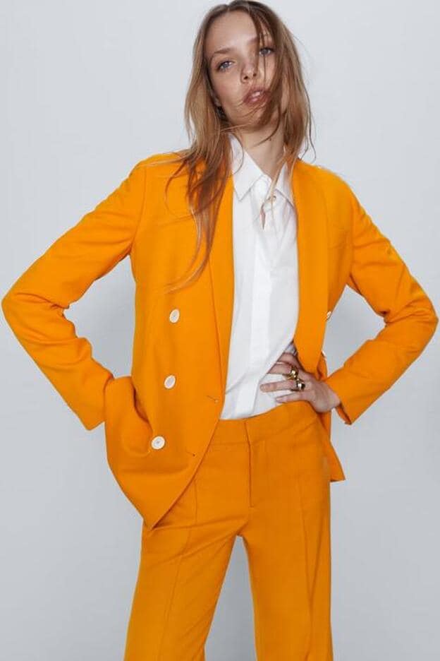 Atenta a la transformación de este traje naranja Zara en mono | Mujer Hoy