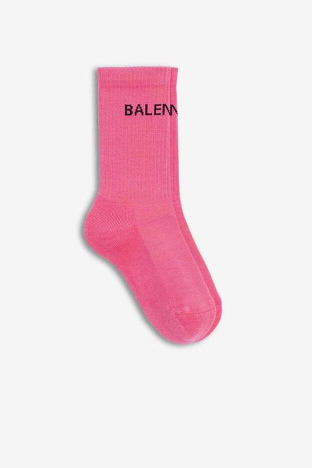 Los calcetines rosa de Balenciaga que lleva Georgina Rodríguez están disponibles en su tienda online en rosa fuerte.