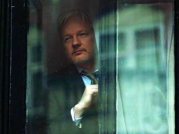 Assange en la Embajada de Ecuador en Londres, donde se refugió.