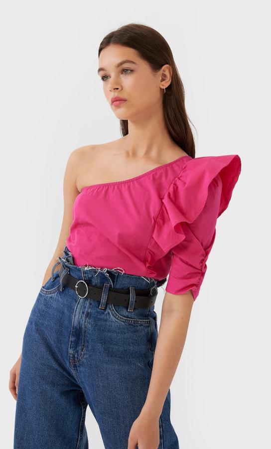 Top asimétrico de Stradivarius, 17,95 euros