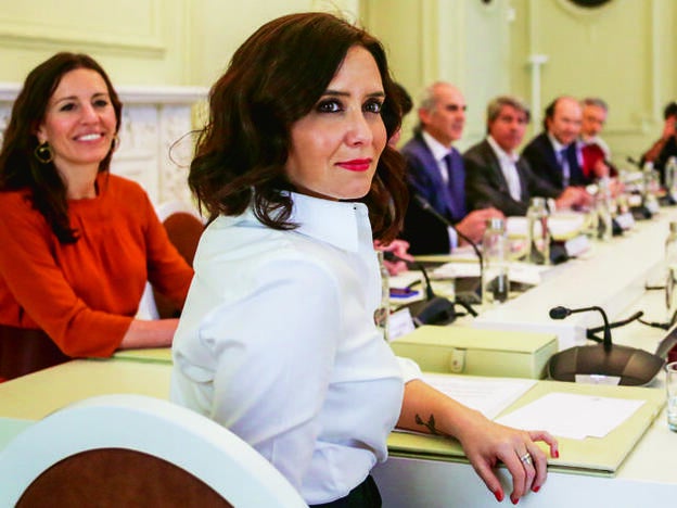 Isabel Díaz Ayuso presidiendo el consejo de Gobierno extraordinario que convocó el 9 de marzo, cuando se tomaron las primeras medidas para frenar el contagio de Covid-19 en la Comunidad de Madrid./getty