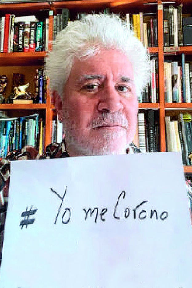 Pedro Almodóvar hace unos días compartiendo la campaña que han lanzado los actores Marc Clotet y Natalia Sánchez.