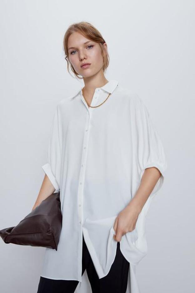 Con este blusón de Zara para disimular pecho te pasarás al del "menos es más" | Mujer Hoy