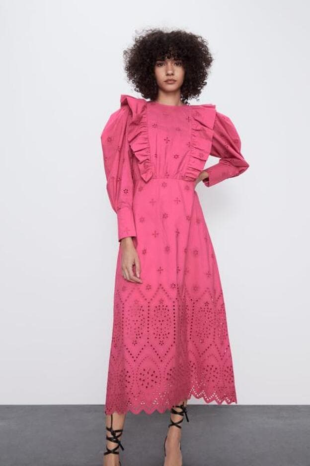 El vestido inspirado en el de Erdem también está diponible en color rosa y tienen talla hasta la XXL.