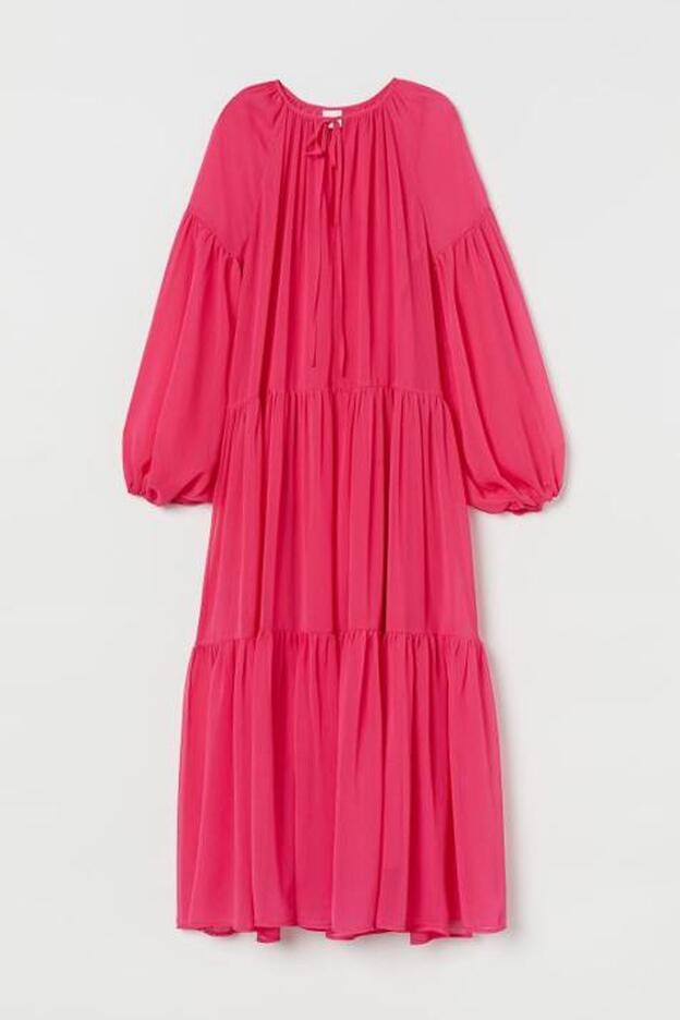 Vestido rosa en formato globo, prácticamente idéntico al que llevan las influencers de la 'fashion week' de Estocolmo.