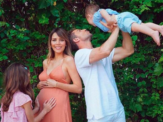 Esta es la foto con la que David Bisbal y Rosanna Zanetti han anunciado que esperan su segundo hijo juntos. Pincha sobre la foto para ver los famosos que serán padres (o ya lo han sido) este 2020./instagram.
