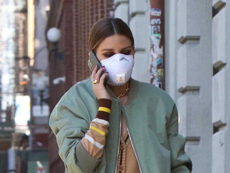 Los mejores looks de Olivia Palermo con mascarilla que querrás copiarle ya