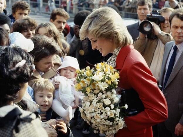 Pincha en la foto para er 20 looks de Diana de Gales que siguen siendo tendencia./GETTY