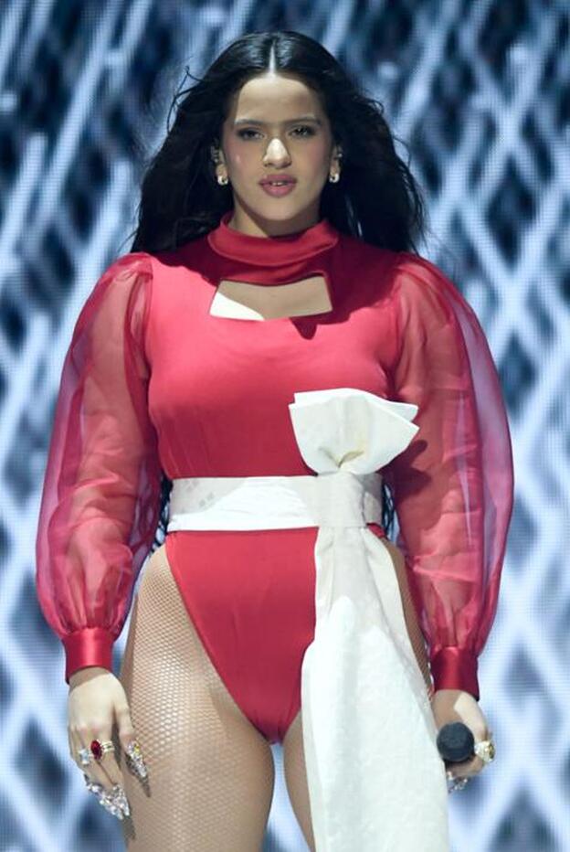 Rosalía durante su actuación en los Grammy latinos en noviembre de 2019 en Las Vegas.