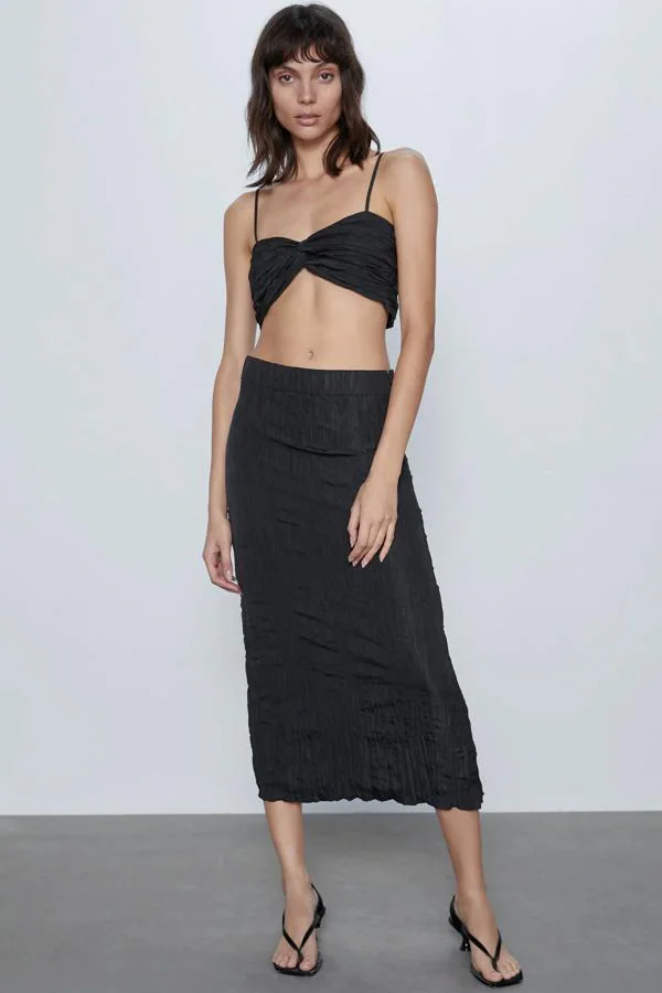Respiración mirar televisión Grave Fotos: Zara tiene las 12 faldas negras que necesitas para tus looks de  verano | Mujer Hoy