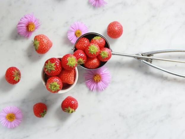 Las bayas, lntre las que se incluyen las fresas, te pueden salvar la vida porque también son un superalimento para unas súper defensas.