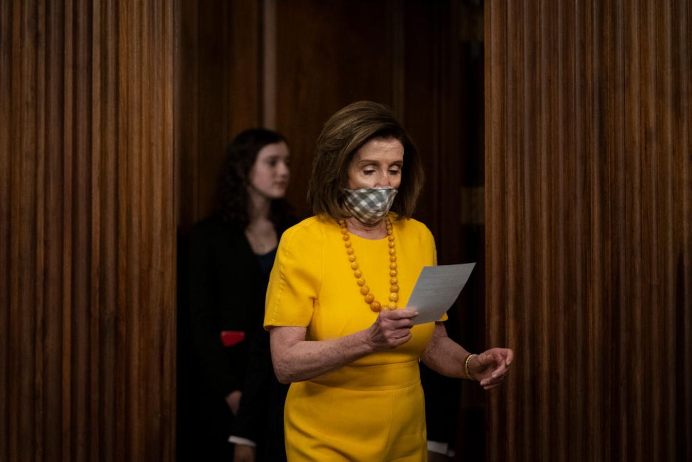 Nancy Pelosi y la mascarilla de moda