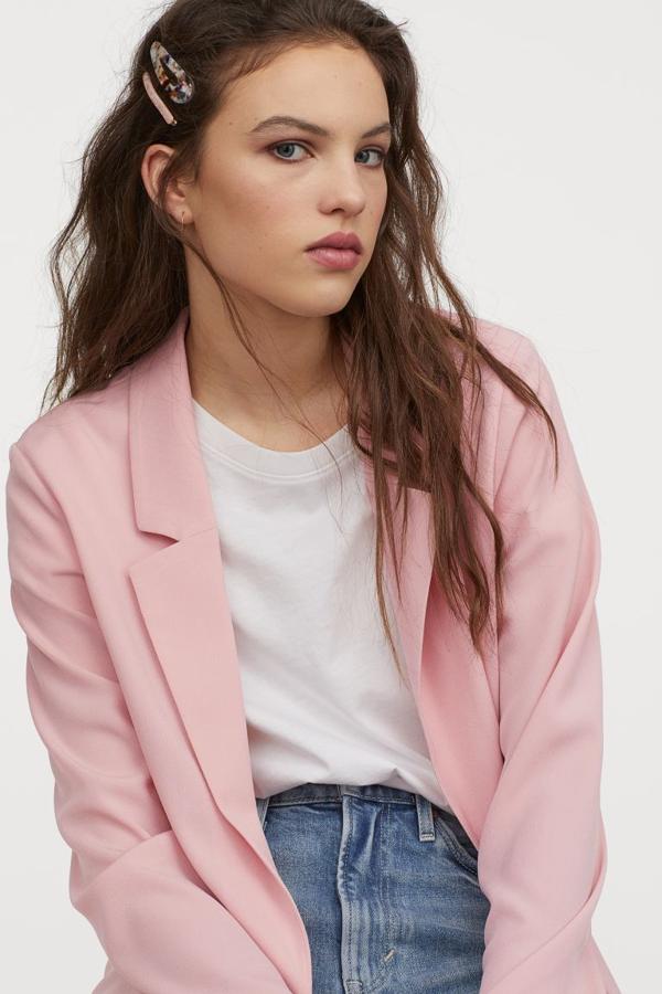 Las blazer rebajadas que necesitas para darle un aire nuevo a tus looks de oficina