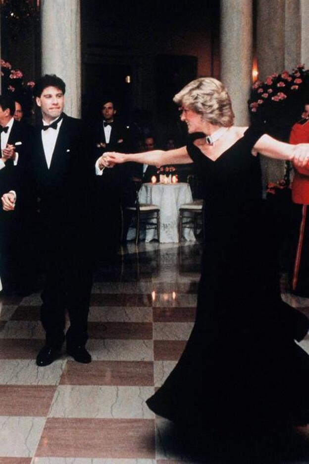 Una foto viral antes de la viralidad: John Travolta bailando con la princesa Diana en la Casa Blanca de Ronald y Nancy Reagan, en 1985.