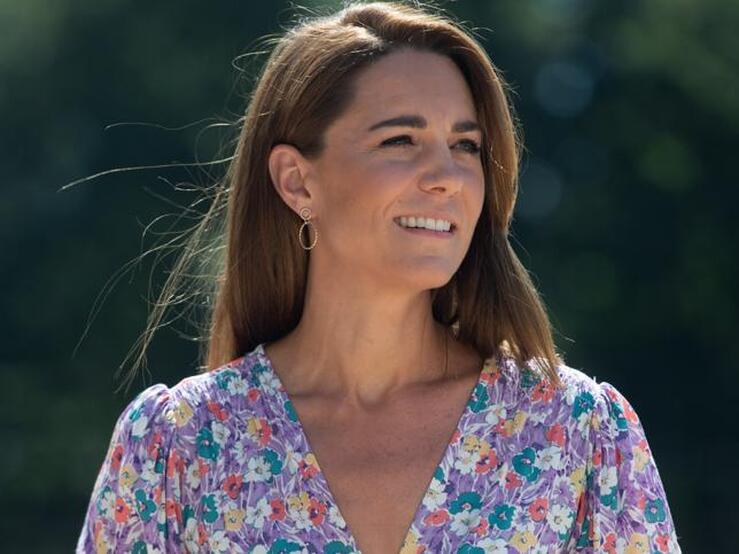 Ocho vestidos de flores midi para sustituir el que ha agotado Kate Middleton en horas