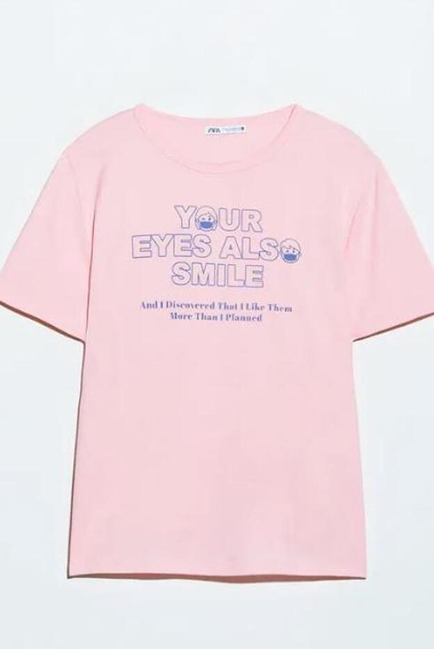 Esta es la camiseta con mensaje de Zara que nos anima a llevar la mascarilla.