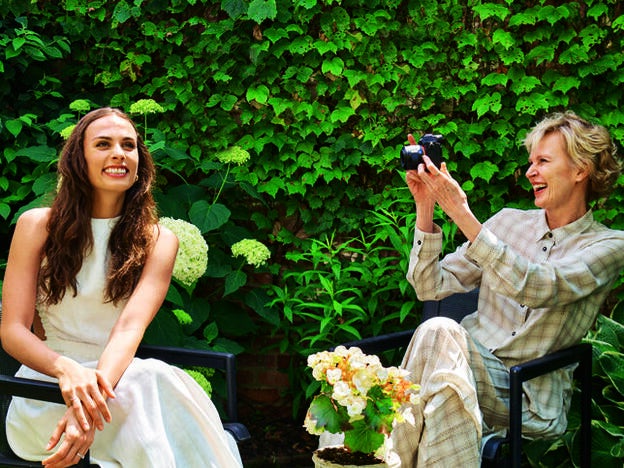 Siri Hustvedt y Sophie Auster, madre e hija, conversan para Mujerhoy: "Ya no podemos fingir que no compartimos un mismo objetivo"