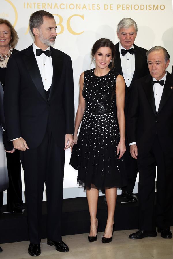 Todos los looks de la reina Letizia en los Premios Mariano de Cavia: 2018