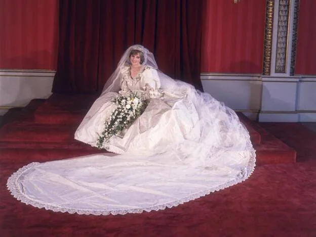 Los detalles más sorprendentes que escondía el vestido de novia de Lady Di  | Mujer Hoy