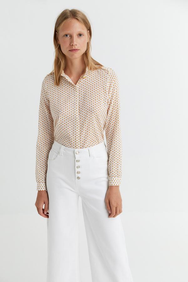 Sfera tiene 10 camisas repletas de estilo que puedes comprar por menos de 10 euros