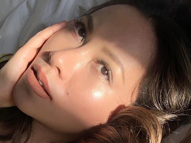 Pincha sobre la imagen y decubre siete maneras de iluminar tu rostro sin usar iluminador./Instagram: @namvo