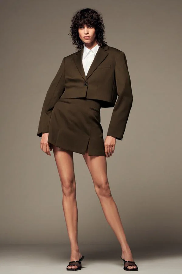 de chaqueta con falda, la propuesta ideal para llevar el look de oficina otro nivel Mujer Hoy