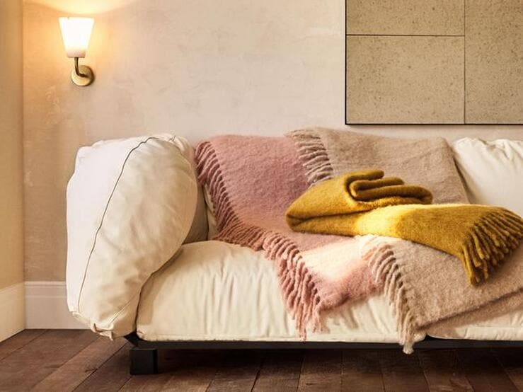 Fotos: Las mantas de sofá más bonitas y calentitas para tus maratones de  series y cine en casa este otoño | Mujer Hoy