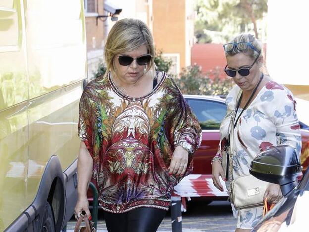 Carmer Borrego y Terelu Campos no fueron al entierro de la madre de su hermano secreto, a pesar de encontrarse en Málaga. Pincha sobre la foto para ver el antes y el después de los presentadores y colaboradores de 'Sálvame'./gtres.
