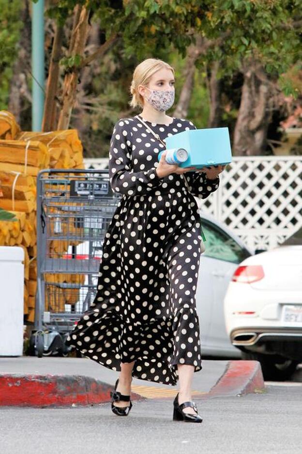 Los vestidos de lunares low cost de Emma Roberts que tú también vas a  querer aunque no estés embarazada | Mujer Hoy