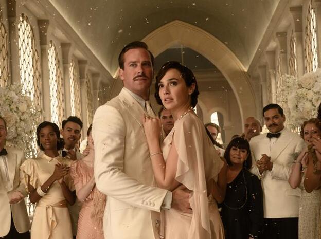 Armie Hammer y Gal Gadot, en Muerte en el Nilo. Pincha en la galería para descubrir otras pellículas con un vestuario de infarto/disney